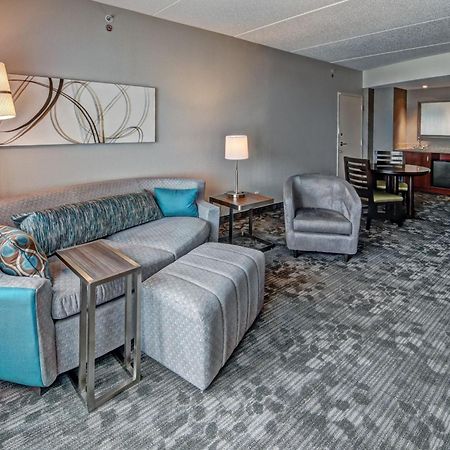 Отель Courtyard Newport News Airport Экстерьер фото